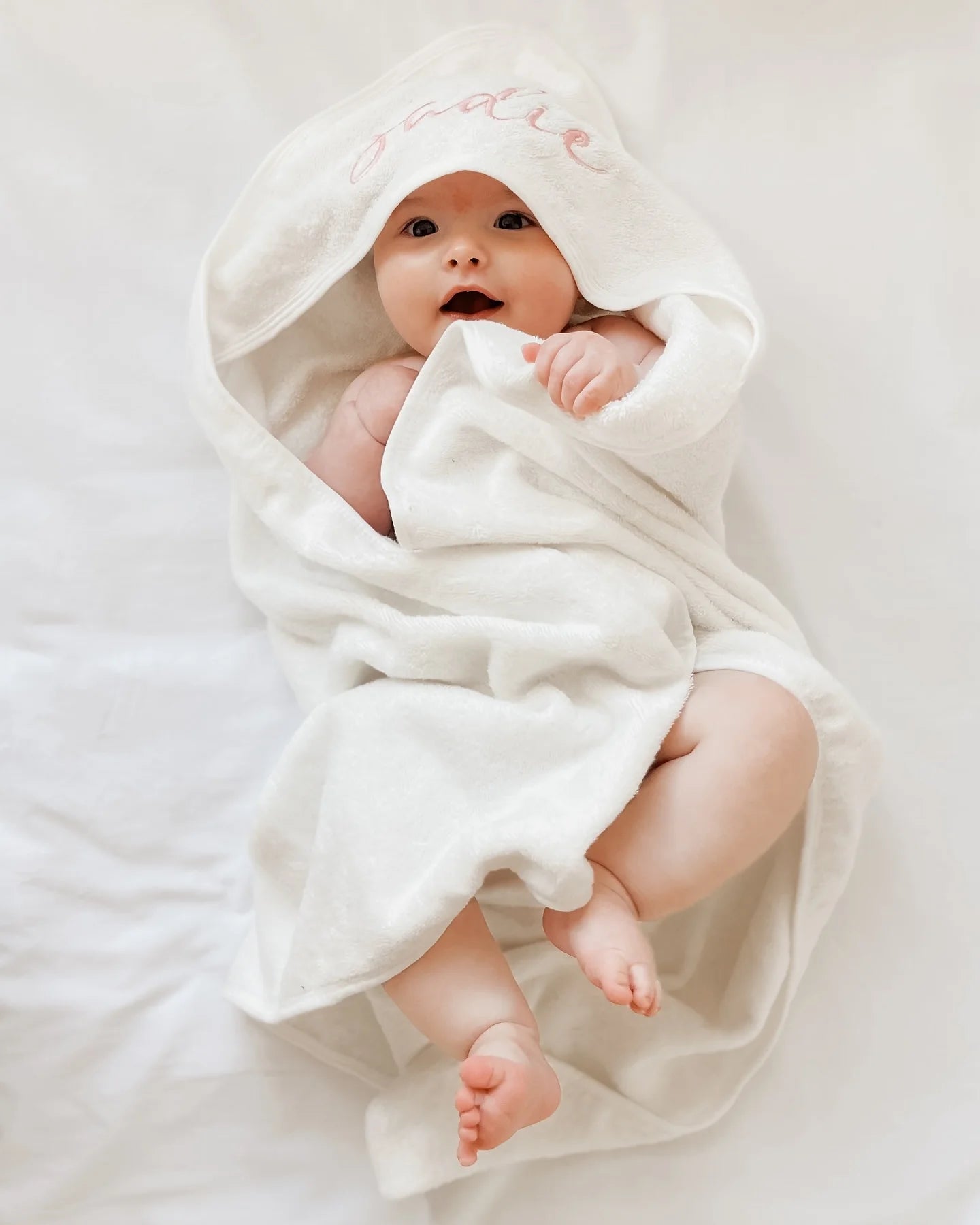Peignoir Bébé Personnalisé – Cape de Bain à Capuche avec Broderie Prénom
